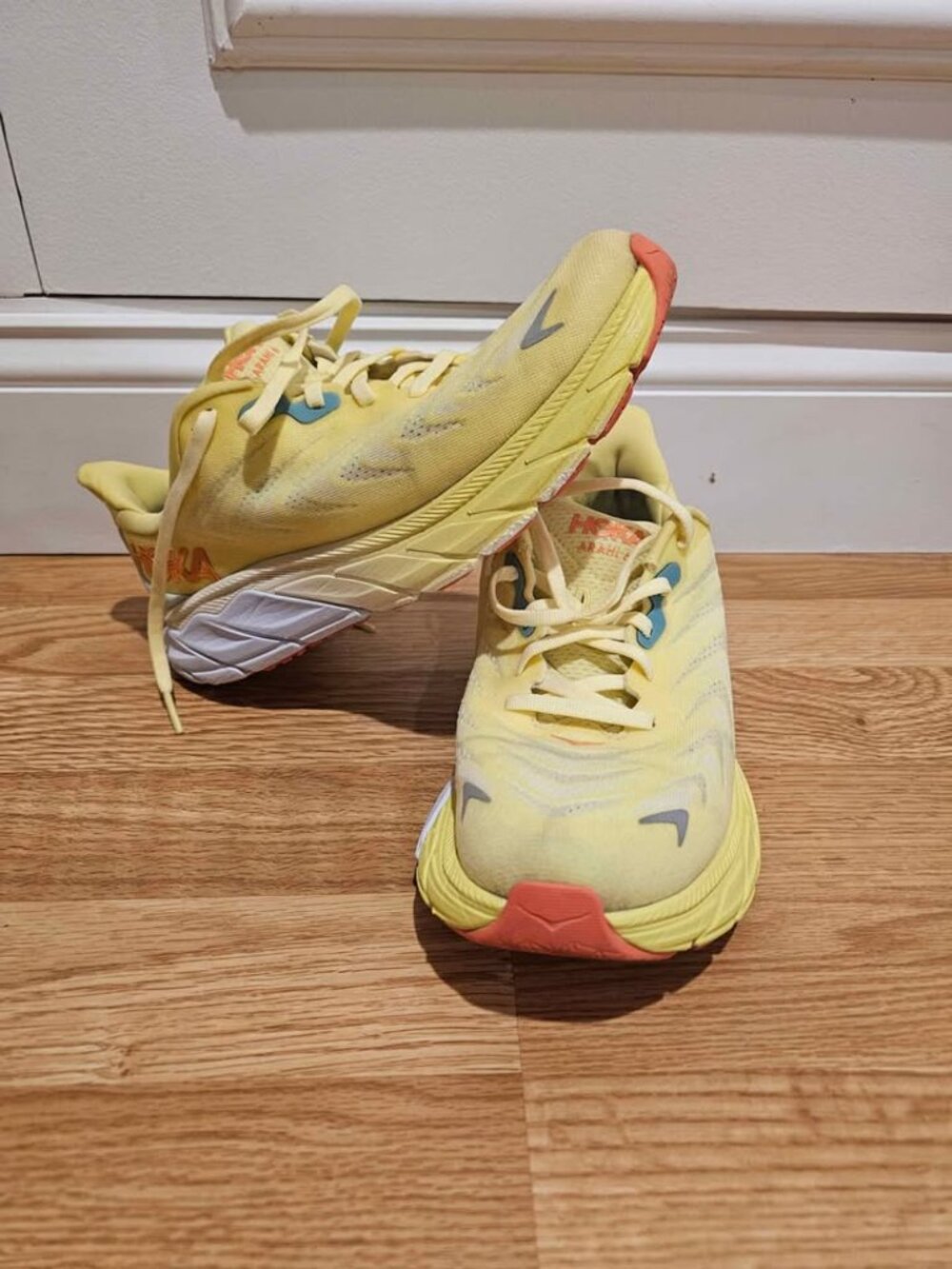 HOKA Arahi 6 Women's Running Shoes - Size 8